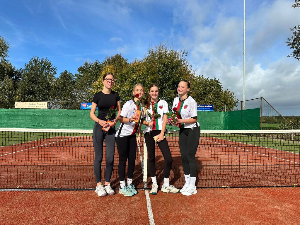 Meiden SRC ’24 opnieuw kampioen bij najaarscompetitie